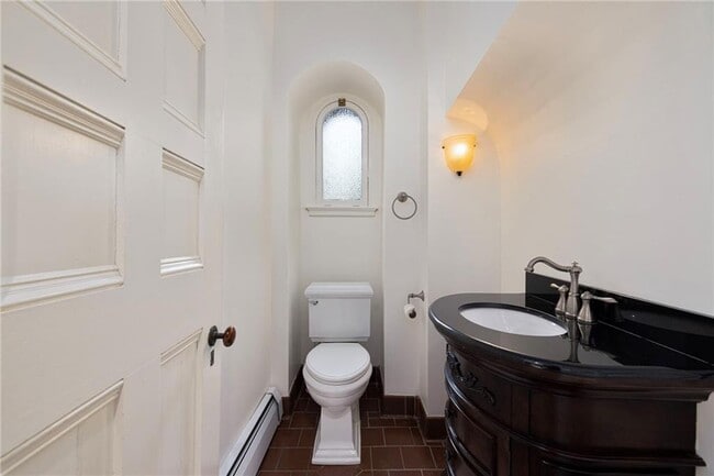 Building Photo - 107 Old Beach Rd