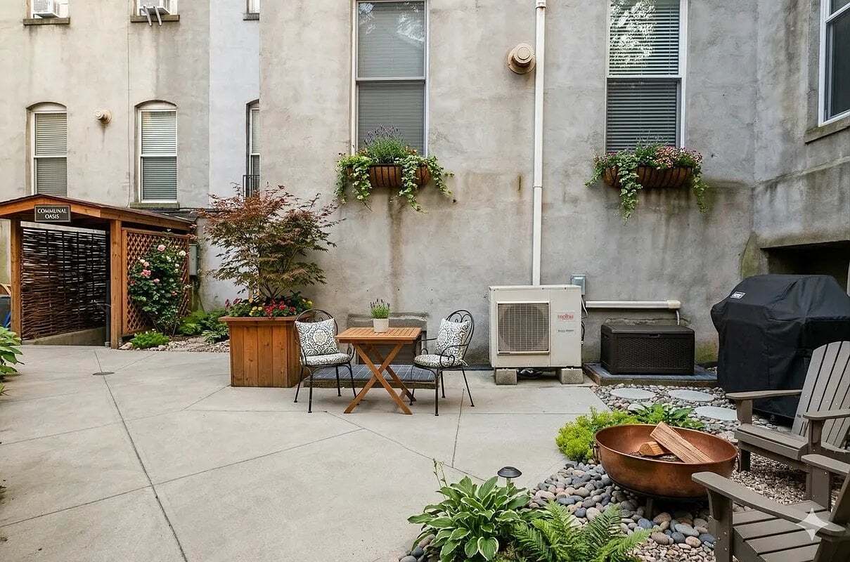 Building Photo - 885 Park Ave