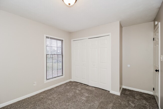 Building Photo - 1928 Leatherleaf Dr SW