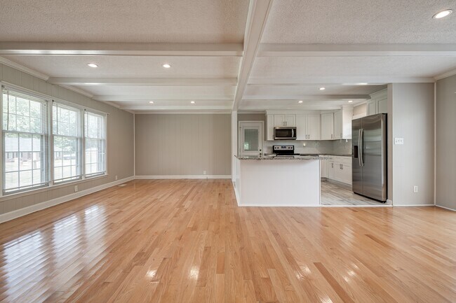 Building Photo - 114 Cottonwood Dr