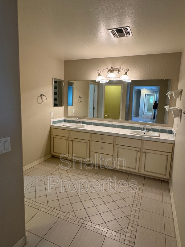 Building Photo - 20712 W Park Meadows Dr