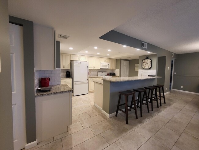 Building Photo - 750 Egret Cir