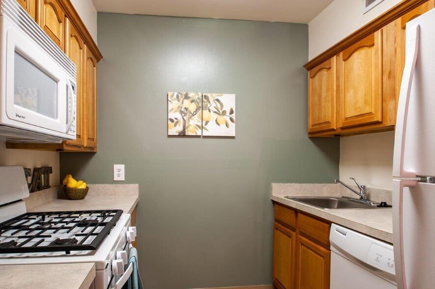 Lakewood Hills Apartments and Townhomes 821 Sequoia Dr Harrisburg PA