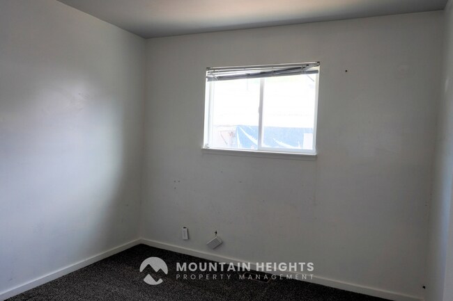 Building Photo - 3760 S 200 E