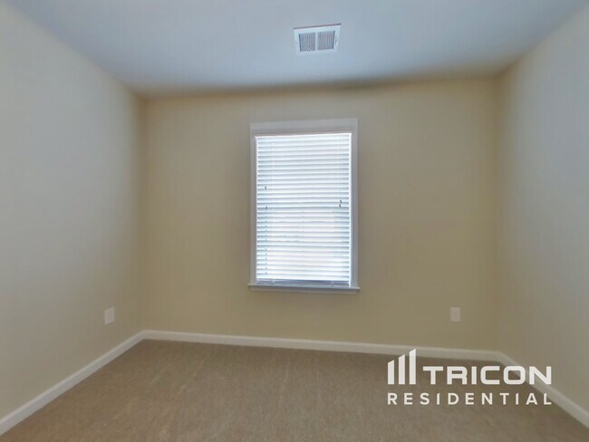 Building Photo - 331 Leyland Crossing