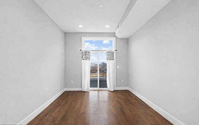 Building Photo - Modern Features Columbia Heights Neighborhood 2 Bedroom 2 Bath Condo with Balcony Pet Friendly