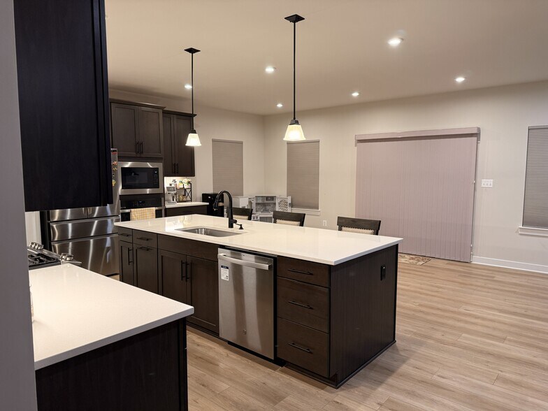 Building Photo - 3212 Vanessa Dr