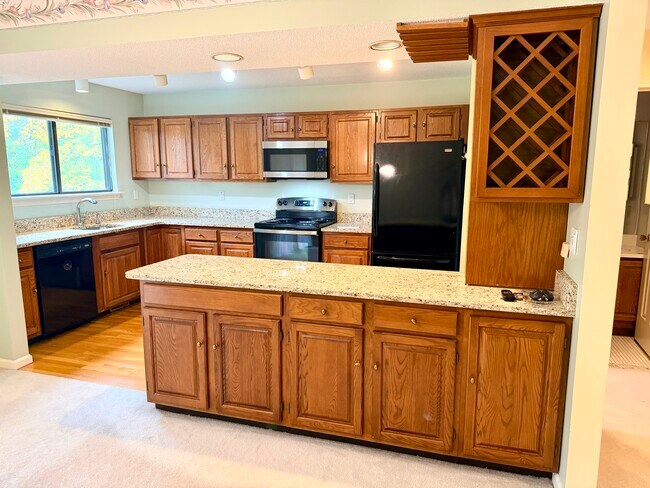 Building Photo - 40 Crossroads Ln