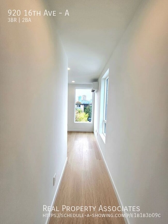 Building Photo - 920 16th Ave