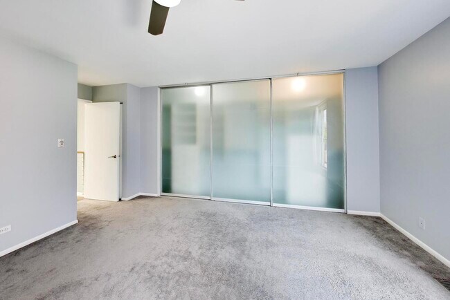 Building Photo - 171 W Goethe St