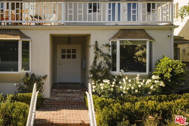 Building Photo - 727 N La Fayette Park Pl