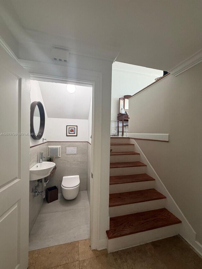 Building Photo - 8031 NE Bayshore Ct