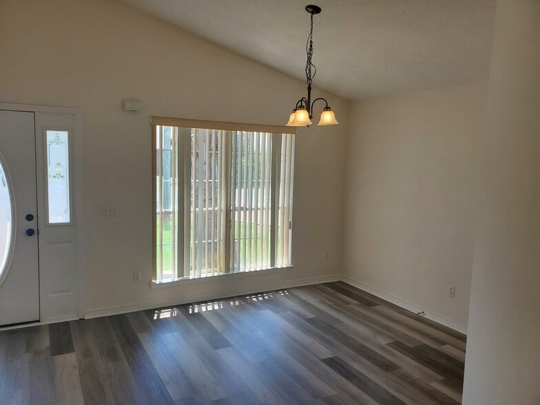 Dining Flex Room - 355 Currant Trce