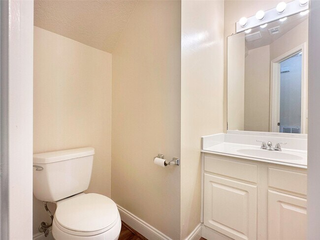 Building Photo - 20603 Apache Lake Dr