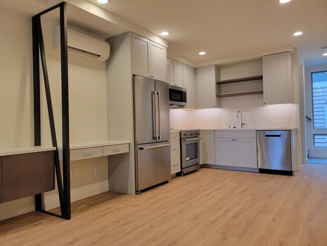 Building Photo - Newer Ballard Townhome with Plenty of Outdoor Space for Rent