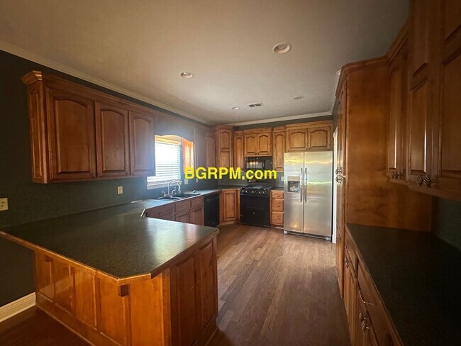 Building Photo - 4 BD 2 BA