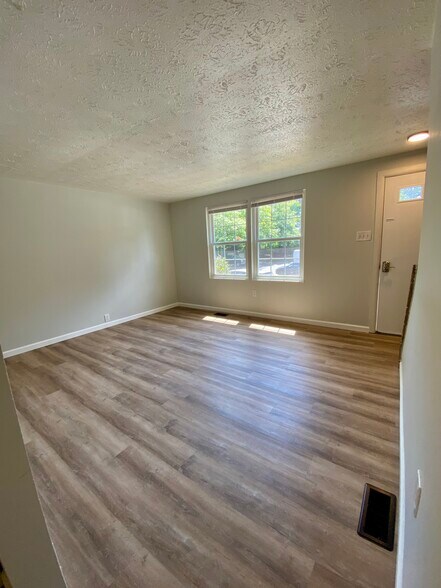 Building Photo - 315 Laporte Ct