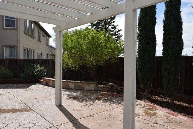 Building Photo - Coming Soon! Spacious Single-Story Home for Lease in Lathrop!