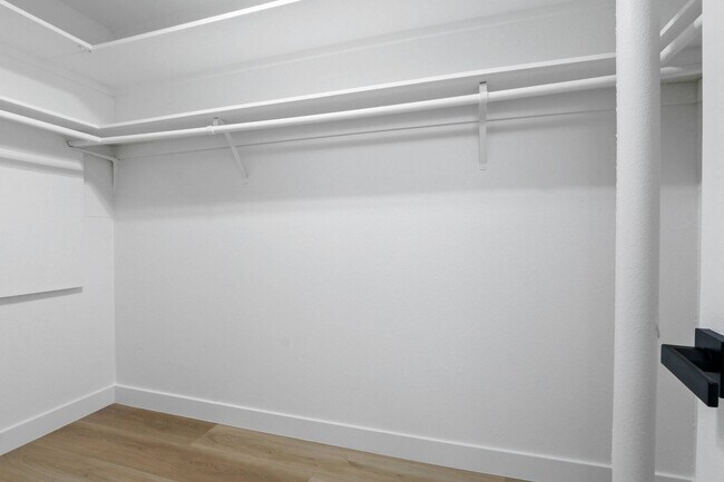 Interior Photo - 727 Westbourne