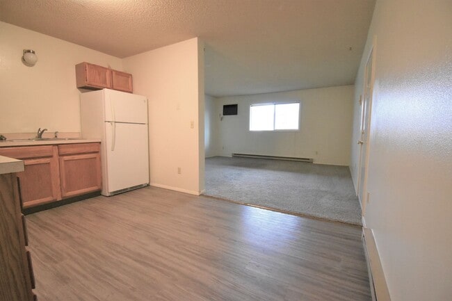 Building Photo - Great 2 bedroom one bath apartment. Close to MSU.