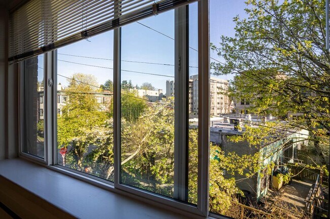 Building Photo - Roundcliffe - 2 bedrooms
