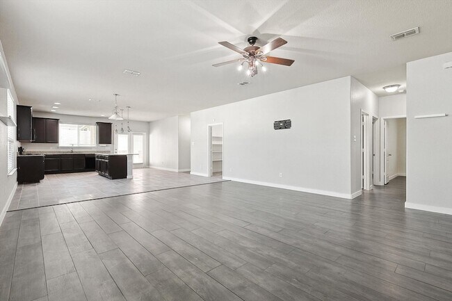 Building Photo - 9205 Benevolent Ct