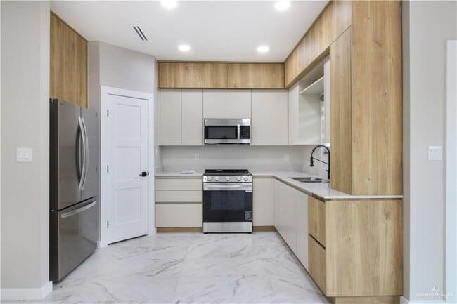 Building Photo - 22 Corales St