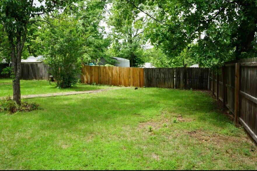 Building Photo - 1412 Green Mountain Dr