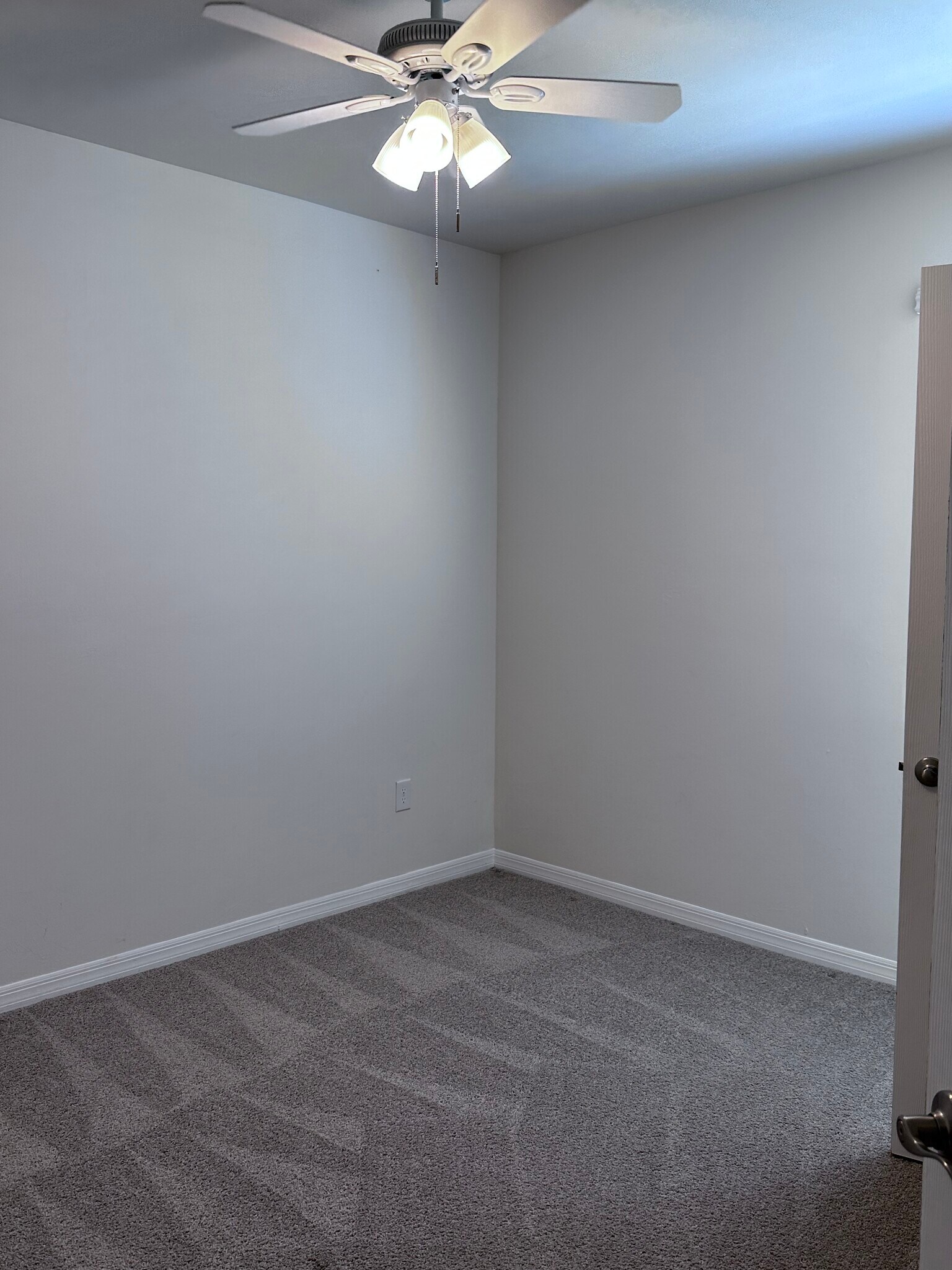 Building Photo - 636 SW 19th Ave