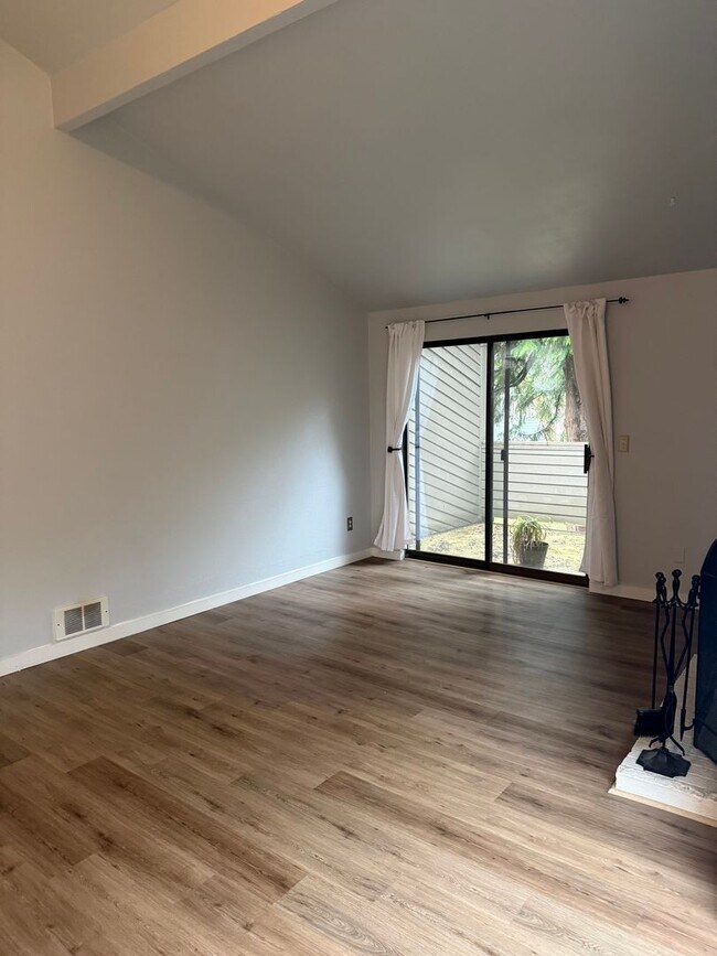 Building Photo - Condo near the beach - top floor