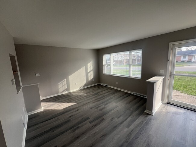 Building Photo - 1882 NW Washington Blvd