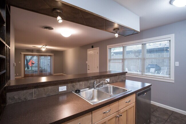 Building Photo - 2416 S 5th St