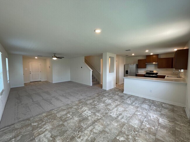 Building Photo - 4 Bdrm Home in Legend Heights, NBTX