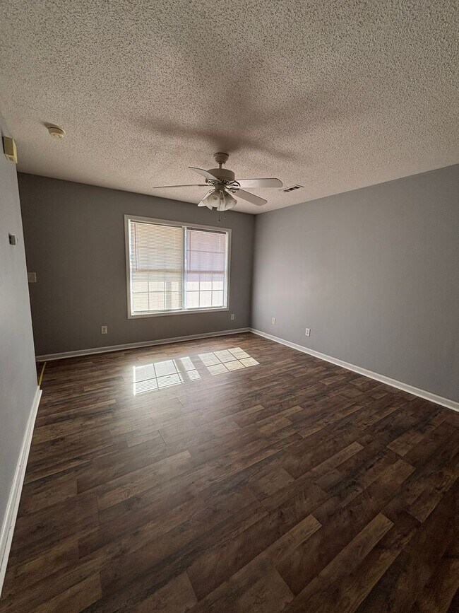 Building Photo - 216 Springfield Cir