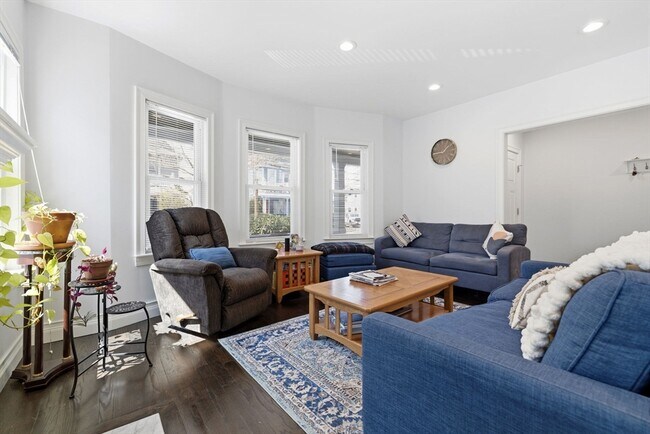 Building Photo - 67 Everett St