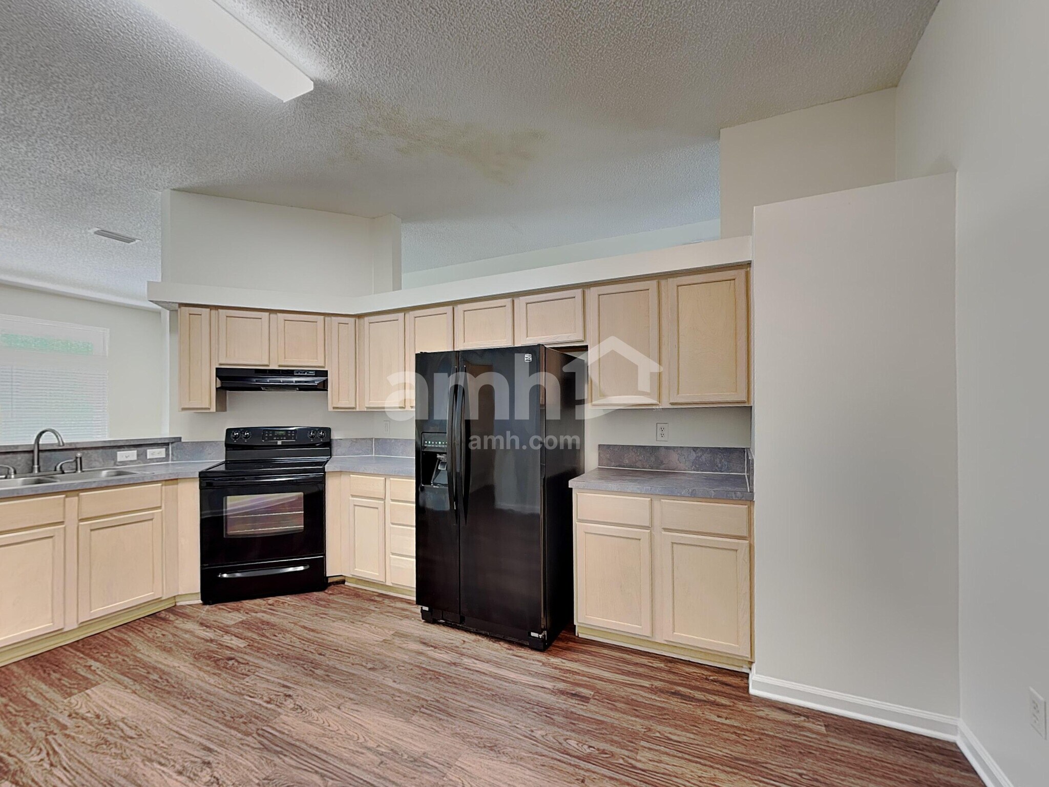 Building Photo - 5682 Shady Pine St S