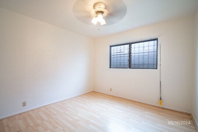 Building Photo - 2BR/1BA/2PKG(TANDEM) DOWNSTAIRS UNIT IN ALIAMANU THREE PLEX