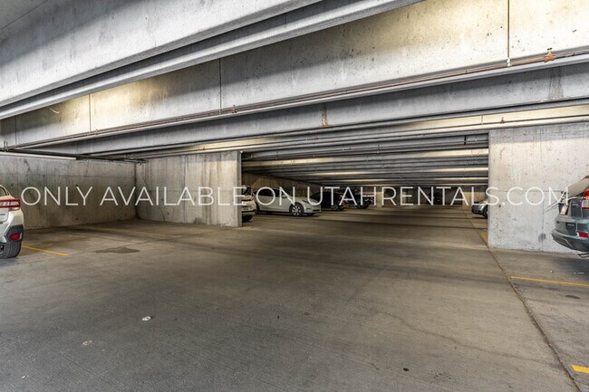 Building Photo - 878 E 700 N