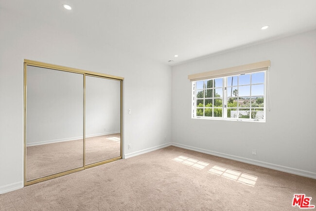 Building Photo - 18339 Linnet St