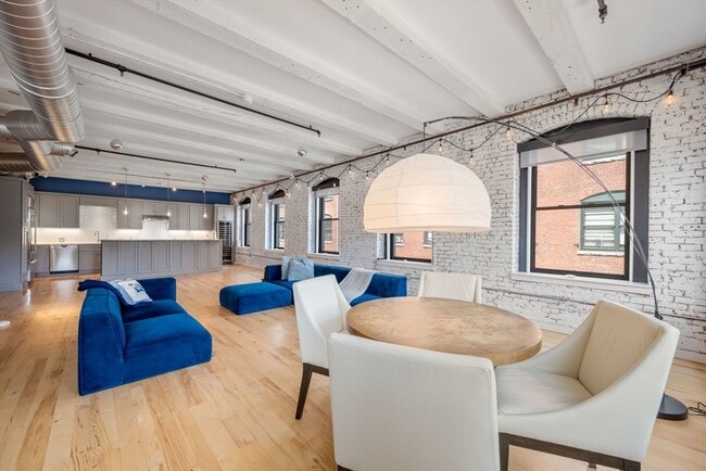 Building Photo - 21 Wormwood St