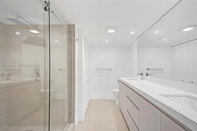 Building Photo - 251 Crandon Blvd