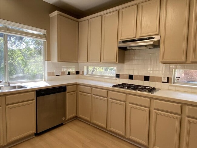 Building Photo - 5817 Miramonte Dr
