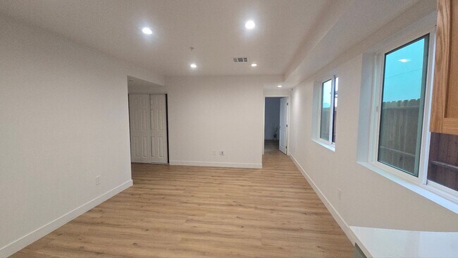 Building Photo - Graham(10422)