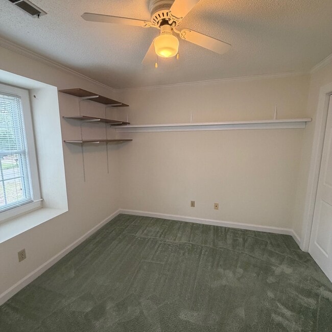 Building Photo - 3208 Ellsworth Dr