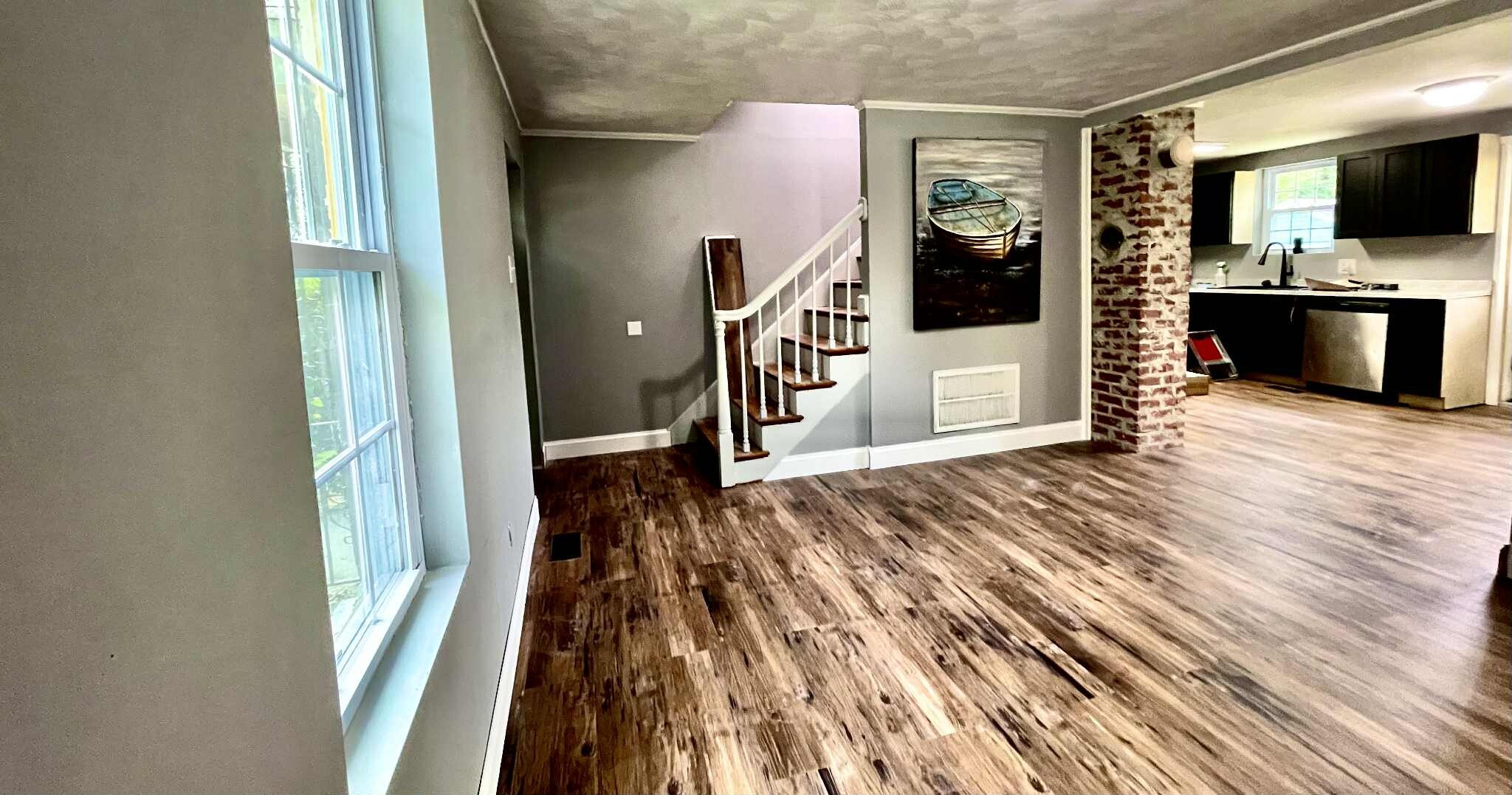 Foyer - Pic 2 - 3801 Seaford Rd