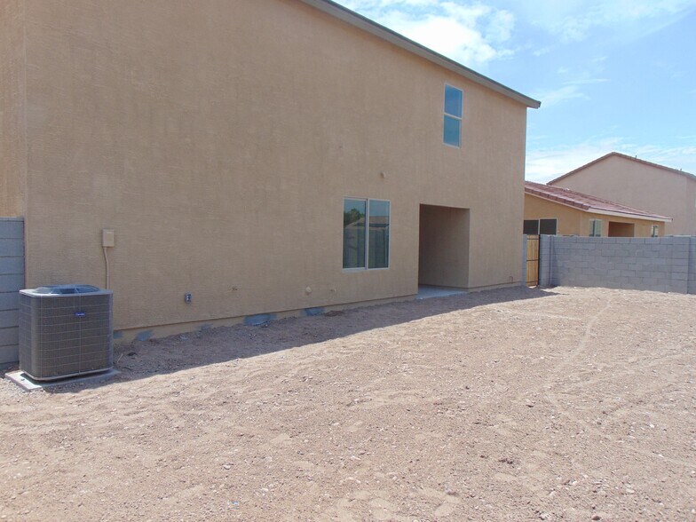 Building Photo - 806 W Caroline St