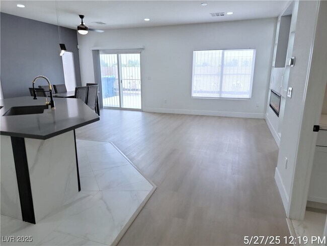 Building Photo - 3792 Calle de Rio Ave