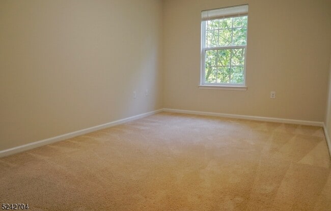 Building Photo - 604 Lopez Ln