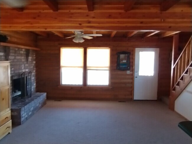 Building Photo - Three Bedroom Home with Spacious Yard