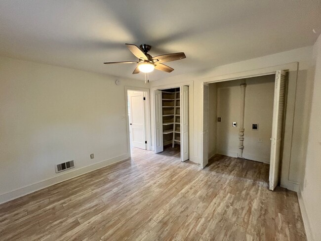 Building Photo - 3 Bed | 2 Bath Single Family Home
